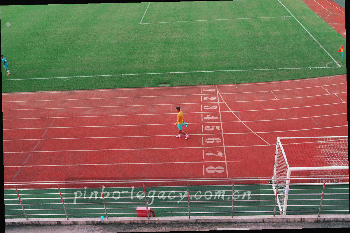 比分板卡片特写，显示主客队比分、比赛进行时间与刷新状态标识